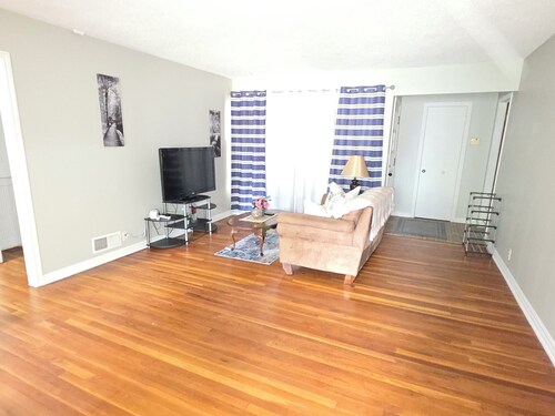 Charming 3-bedroom house in lovely Wichita with AC