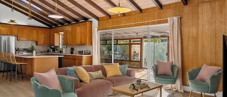 Televisión y chimenea