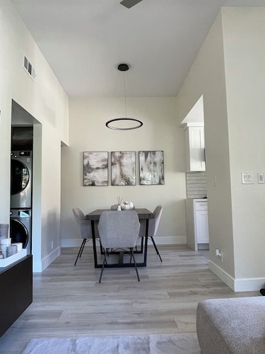 Clean and modern 2-bedroom condo with AC in the beautiful Rancho Santa Margarita