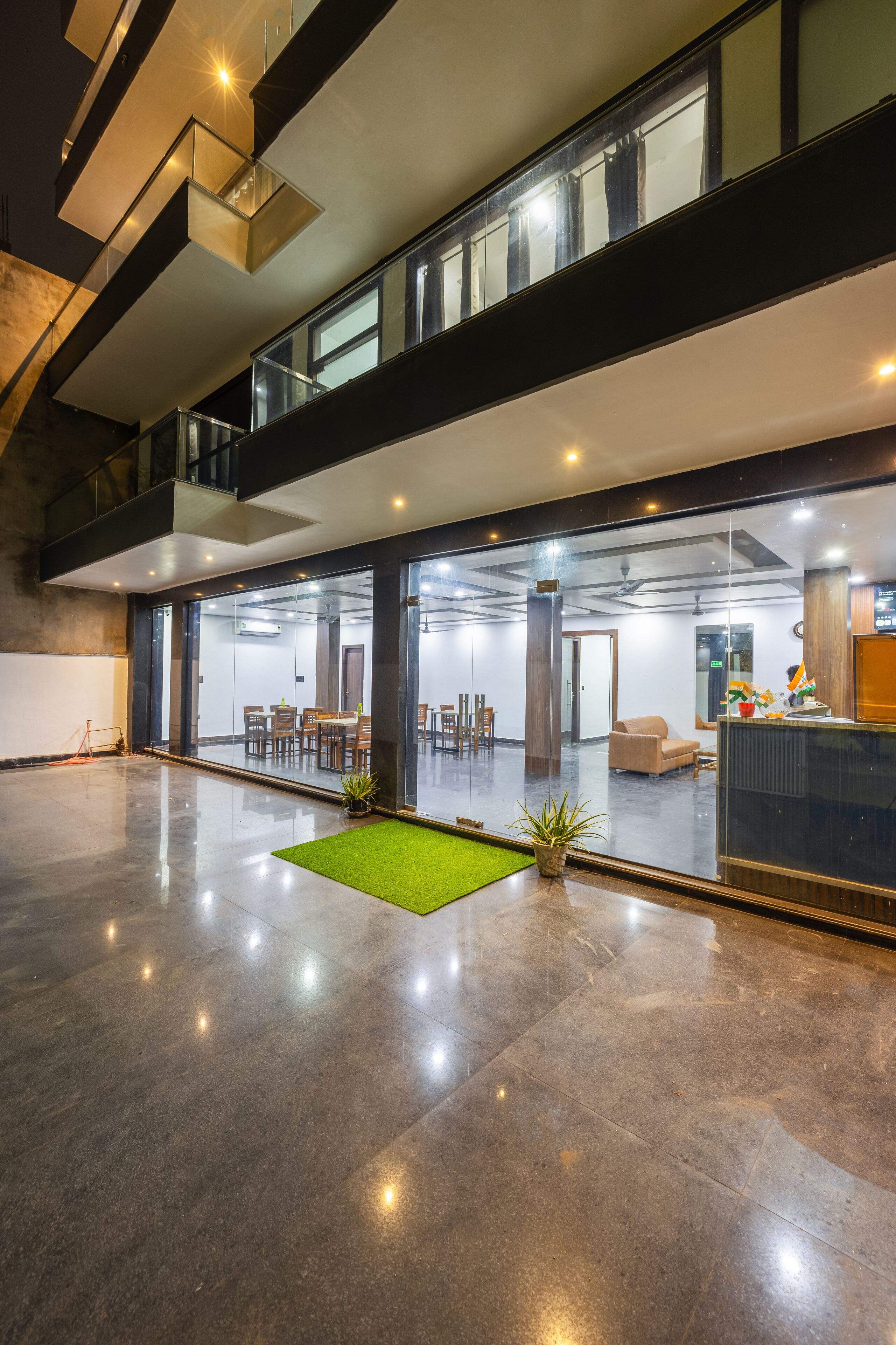 Pintu masuk properti