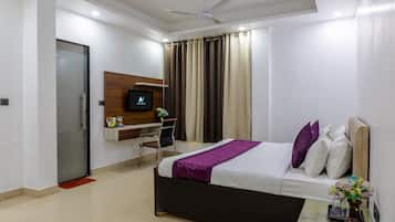 Desk, laptop workspace, free WiFi, bed sheets