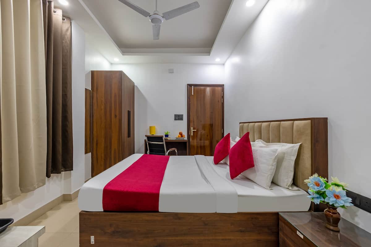 Desk, laptop workspace, free WiFi, bed sheets