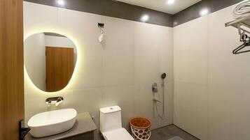 Deluxe Shared Dormitory, City View | Bathroom | Towels
