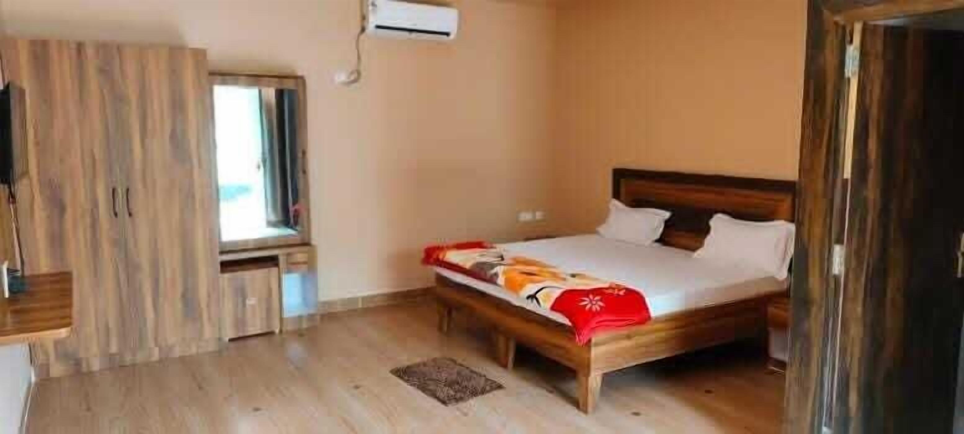 Habitación básica doble, lanai, vista a la ciudad | Ropa de cama 