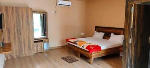 Basic Double Room, Lanai, City View | Bed sheets - Shree Ram Swaroop vatika (Karwi)