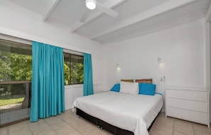 3 chambres, fer et planche à repasser, Wi-Fi, draps fournis