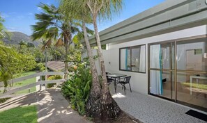 تناول الطعام بالخارج