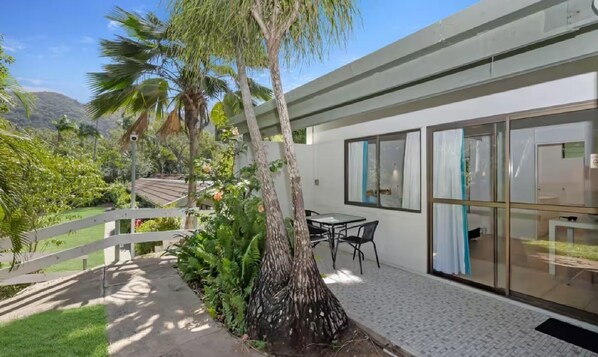 تناول الطعام بالخارج