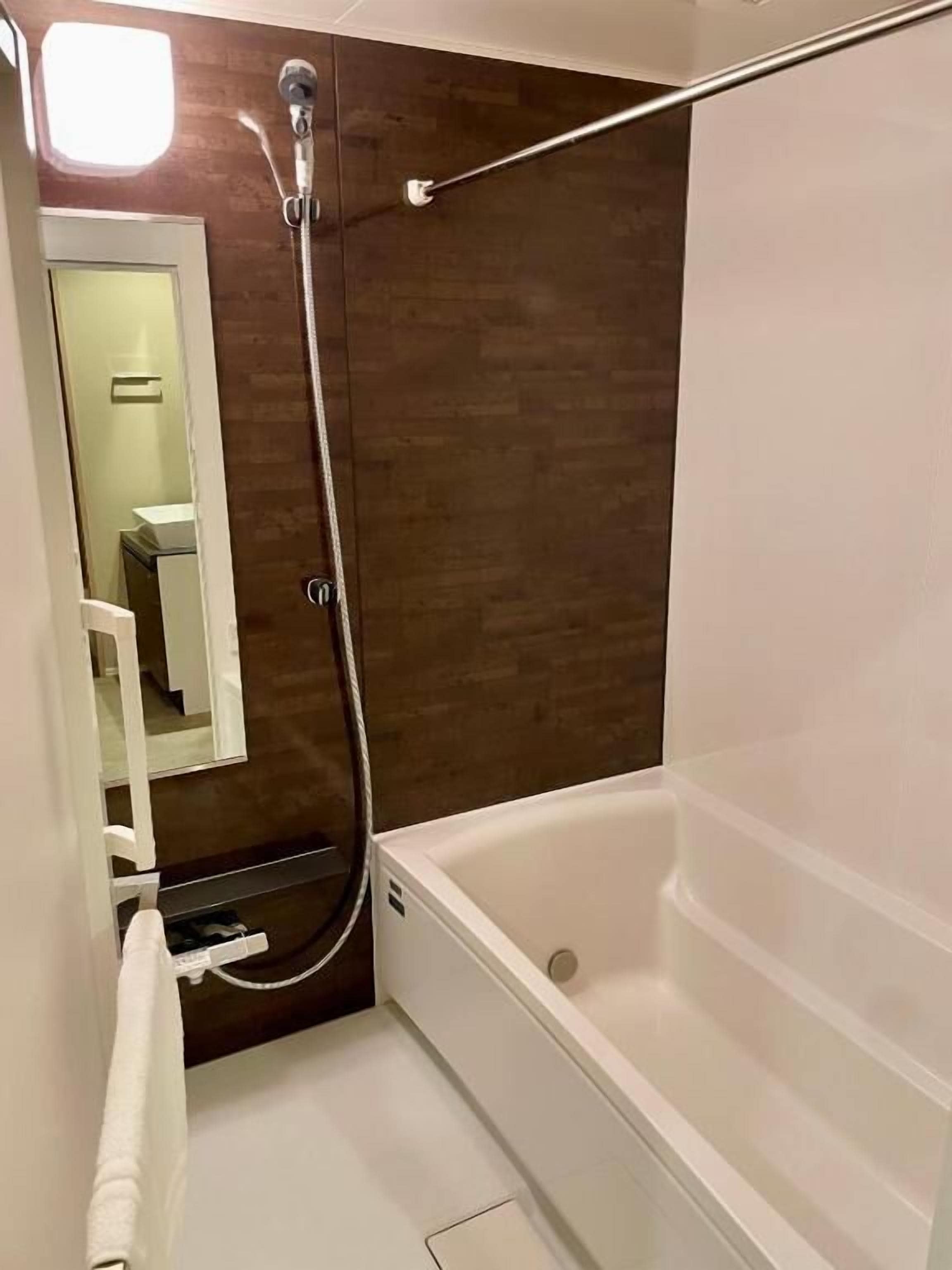 Hair dryer, towels, shampoo, toilet paper