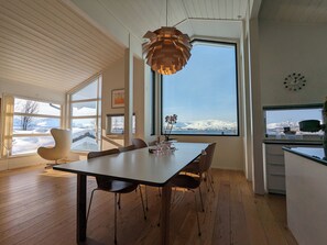 Dining - large exclusive Villa with panoramic view and jacuzzi. (Tromsø)