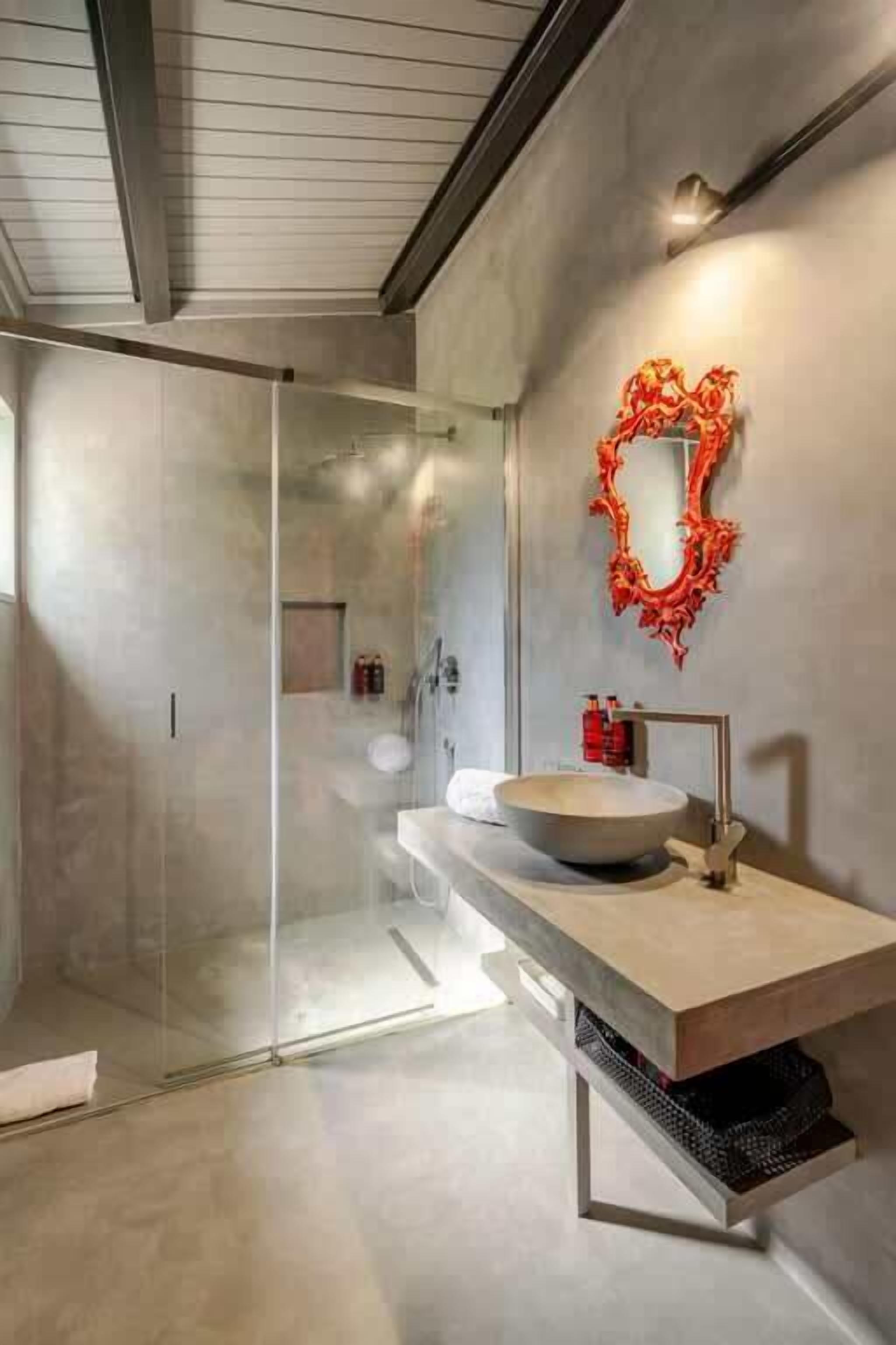 Dusche, Haartrockner, Handtücher