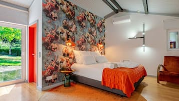 1 bedroom, internet, bed sheets