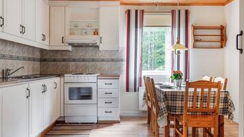 Fridge, microwave, oven, cookware/dishes/utensils