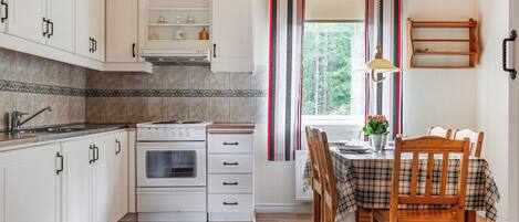 Fridge, microwave, oven, cookware/dishes/utensils