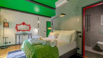 1 bedroom, desk, WiFi, bed sheets