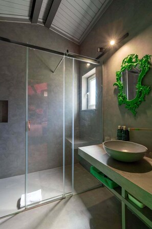 تجهيزات دش، مجففات شعر، مناشف