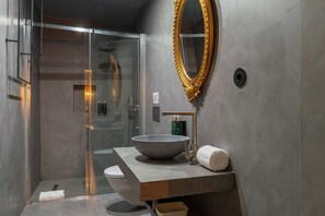 Shower, hair dryer, towels - Essence Room at The Mill Retreat by PortugalActive (Moimenta da Beira)