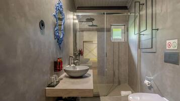 Dusche, Haartrockner, Handtücher