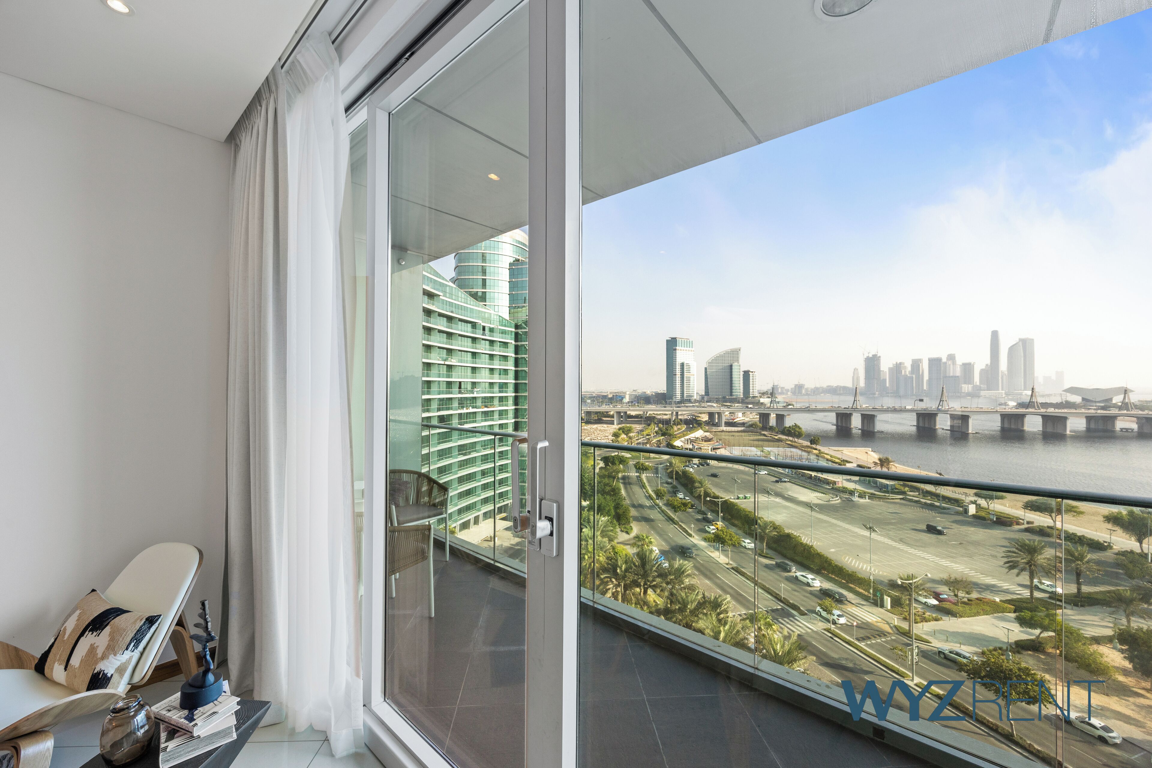 Smart TV 65 pollici con canali digitali, Netflix, servizi in streaming