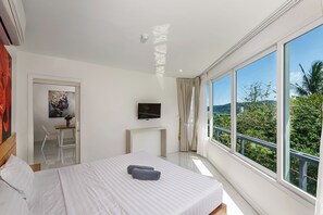 Standard Condo, Balcony, Sea View | Peti besi dalam bilik, langsir/tirai gelap terus 