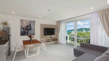 Standard Condo, Balcony, Sea View | Living area