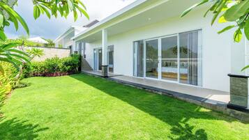 Family Villa, Garden View | Terrace/patio