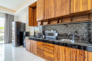 Vila Standar, pemandangan kebun | Dapur pribadi | Lemari es besar