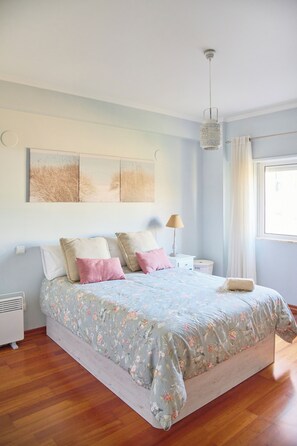 2 habitaciones, escritorio, tabla de planchar con plancha y wifi gratis 