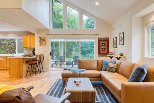 Forest Front Home w/ Fire Pit, Mins to Beaches, Wineries | Cedarview Retreat