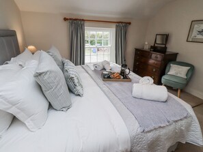 4 bedrooms, individually decorated, individually furnished, free WiFi