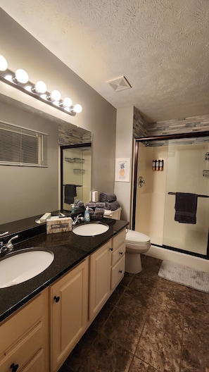Shower, hair dryer, towels, soap - The Cove in New Millard 3BR 2BA (Hottub, Multi-lvl Deck , Modern Split lvl) (Omaha)