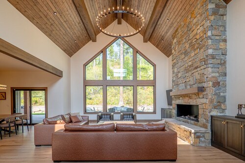 Glacier Lodge | Sleeps 18 | Luxury Retreat on Whitefish Mountain