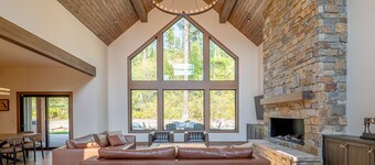 Glacier Lodge Sleeps 18 Luxury Retreat on Whitefish Mountain 5 King Bedrooms