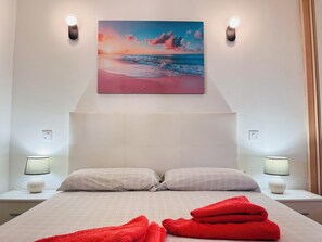2 bedrooms, iron/ironing board, Internet, bed sheets