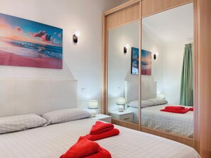 2 soverom, strykejern/-brett, internettilgang og sengetøy