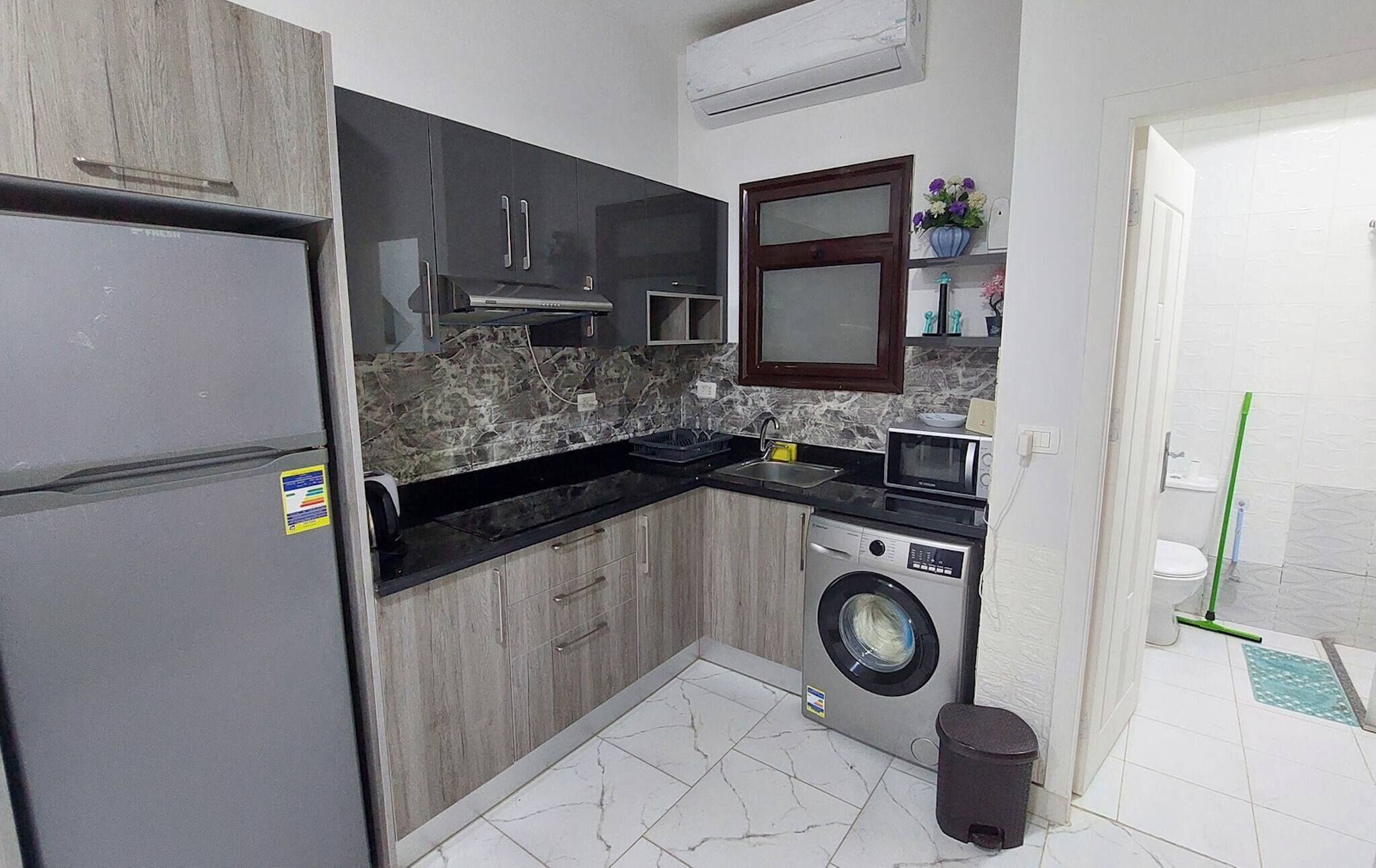 Fridge, oven, cookware/dishes/utensils