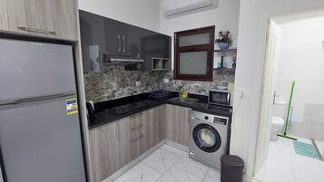 Fridge, oven, cookware/dishes/utensils