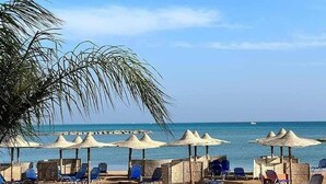 Beach - 2BR Apartment •Side Sea View • Pool •Turtles Beach (Hurghada 2)
