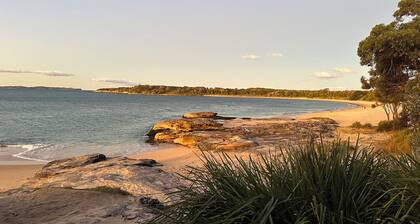 Modern 4 bedroom home in tranquil bush setting, next to the Royal National Park.