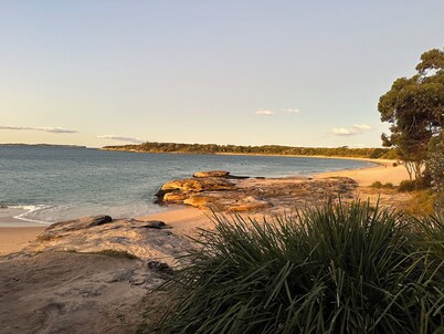 Modern 4 bedroom home in tranquil bush setting, next to the Royal National Park.