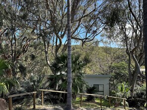 المنطقة المحيطة بالمنشأة