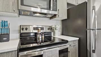 Signature Condo, 1 King Bed with Sofa bed | Private kitchen | Fridge, microwave, oven, stovetop