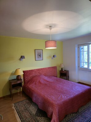 3 bedrooms, iron/ironing board, travel crib, WiFi
