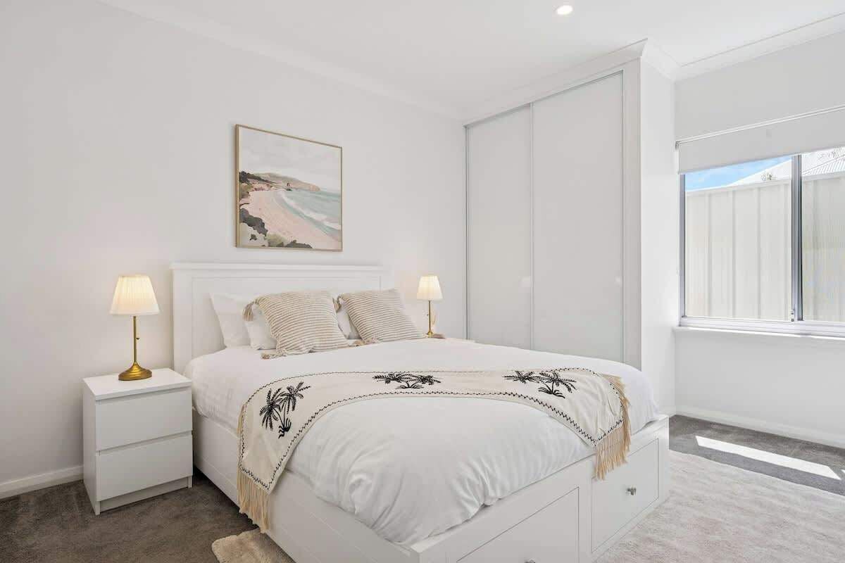 3 habitaciones, tabla de planchar con plancha, wifi y ropa de cama 