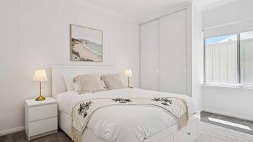 3 habitaciones, tabla de planchar con plancha, wifi y ropa de cama