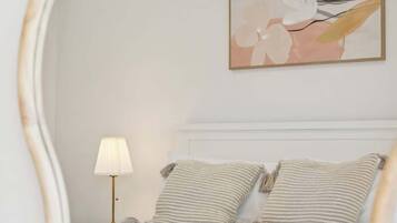3 bedrooms, iron/ironing board, WiFi, bed sheets