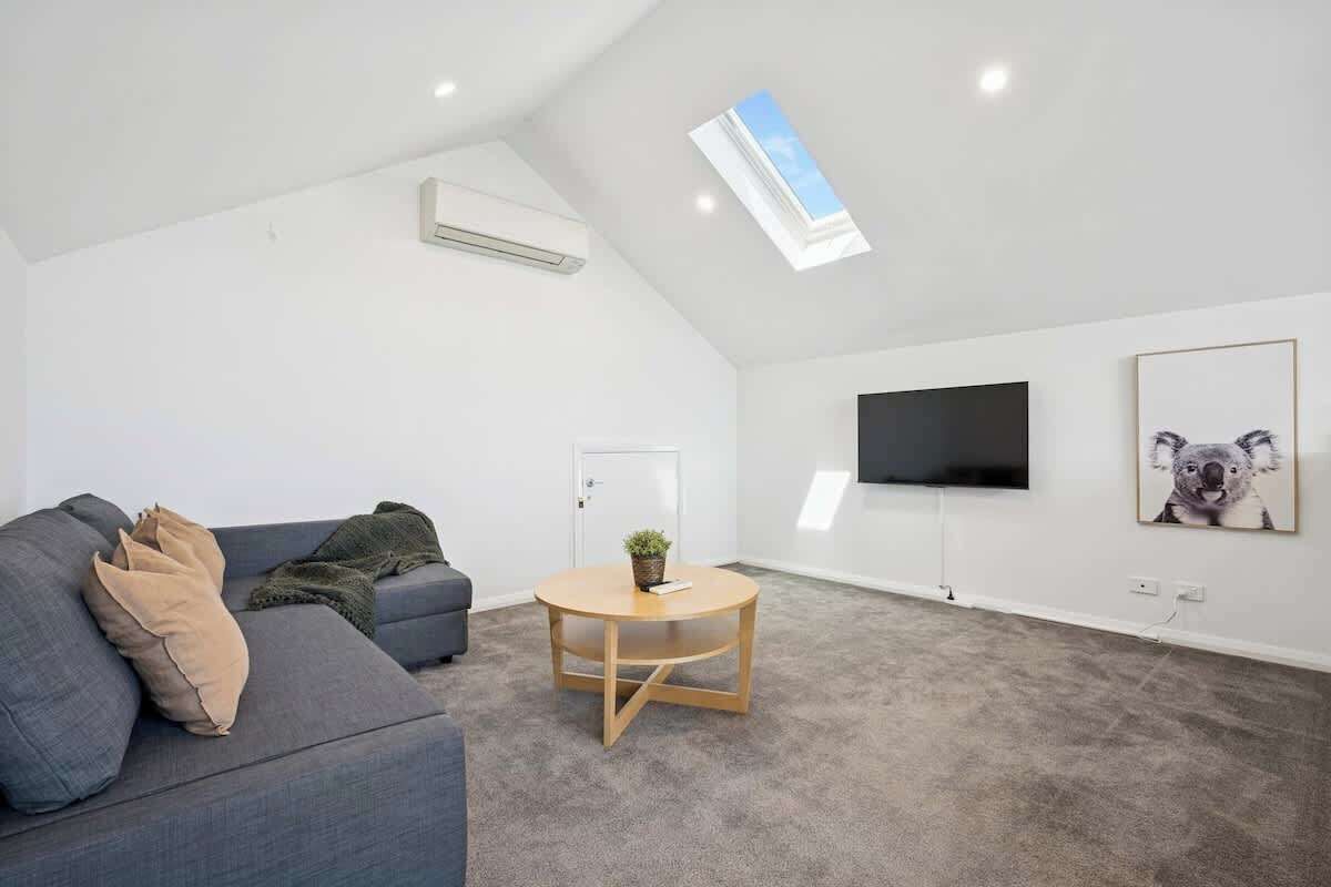 TV, offices