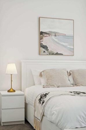 Room - Spacious Luxury Home, City Stay - Walk to Restaurants (East Victoria Park)