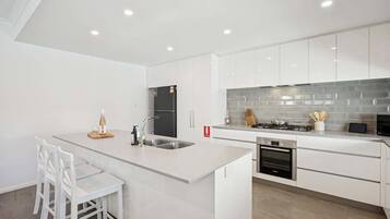 Fridge, microwave, oven, stovetop