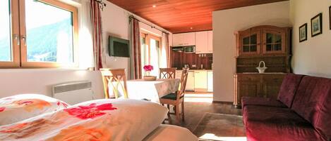 2 عدّة غرف نوم وواي فاي مجانًا وملاءات أسرّة